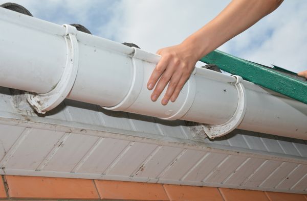Gutter Reattachment in Clayton
