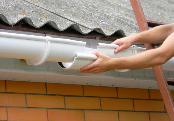 Cost of Gutter Hanging in Clayton